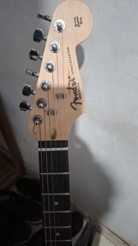 Guitarra strato Fender R