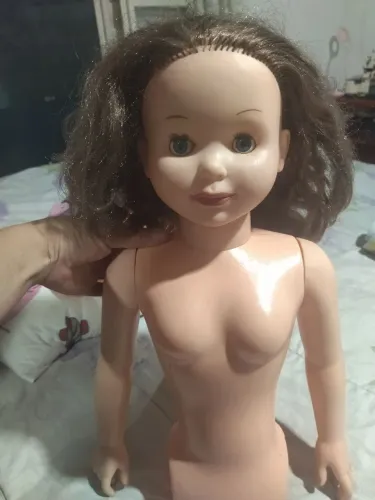 Boneca Anita antiga falta as pernas ela tem um metro