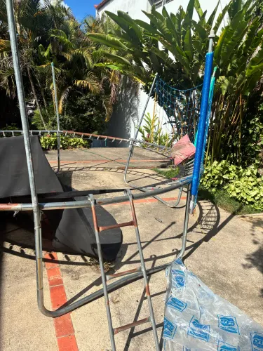 Vende-se estrutura de pula pula que dá até pra adultos pularem 