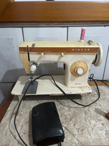 Máquina de costura singer