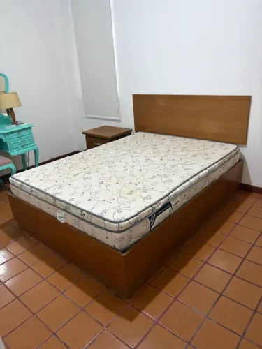 Cama casal com colchão criado mudo