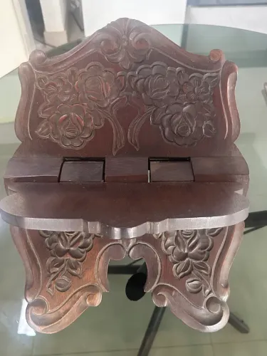 Porta Bíblia entalhado em madeira + Bíblia grande (conjunto decorativo)