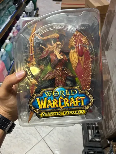 Quin'Thalan Sunfire (Blood Elf Paladin), um action figure