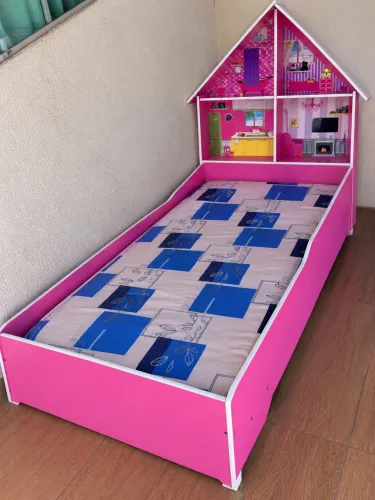 Cama Barbie, colchão novo