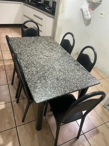 Mesa de Jantar com 6 Cadeiras - Tampo de Granito