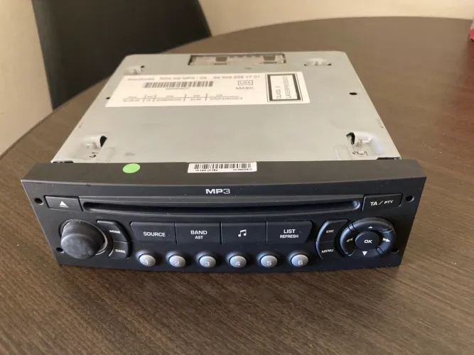 Rádio/Cd original do Citroen C4 ou C5 com visor  e acabamento