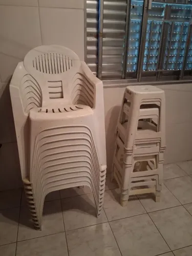 Kit 12 poltronas + 10 banquetas de plástico