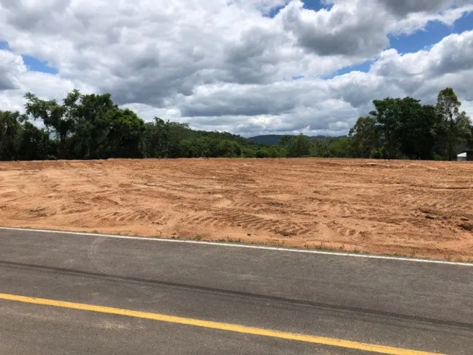 Vende-se terreno de 3,6 hectares de frente para a Rodovia SC 108 em Urussanga/SC