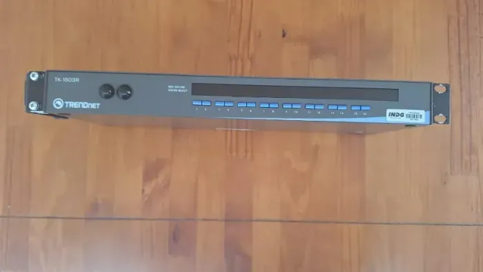 switch Trendnet 1603R KVM 16 portas conexão VGA e USB para servidores- empresas