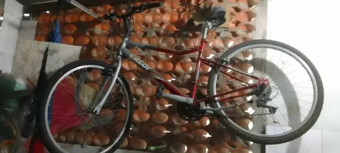 Bicicleta Caloi aro 26 semi-nova.