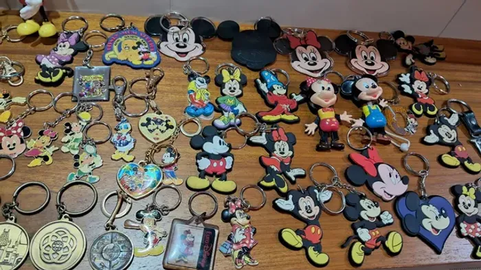 Belíssima Coleção de Chaveiros Disney <br>Antigos e Novos. <br>Mickey e Minnie<br>