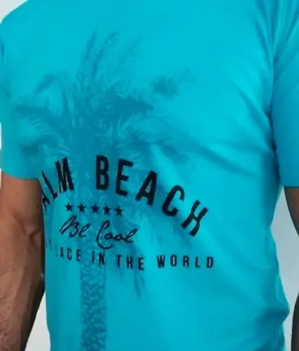 Camiseta Masculina Palm Beach Azul Turquesa com Estampa de uma Palmeira no Peito
