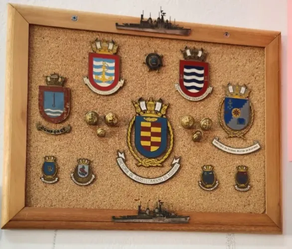 Quadro Militarismo emblemas decalques emoldurados marinha exército Brasil