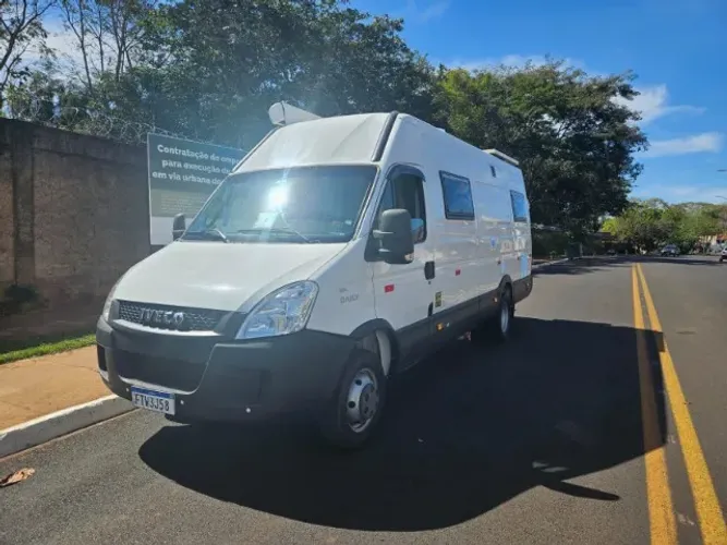 Iveco Daily Furgão 30-160 3.0 12m³ (die.)(e6) 2015