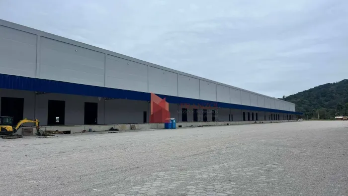 ALUGA-SE ARMAZÉM 50.000 m² CONDOMINIO FECHADO EM ITAJAI/SC.