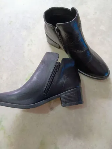 Botas Femininas em Couro - Tamanho 36