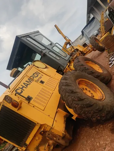 Motoniveladora Volvo 710A 1998 Para Retirada de Peças - Motor Funcionando