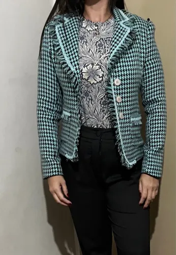 Blazer Tweed com Detalhes em Franja Elegante