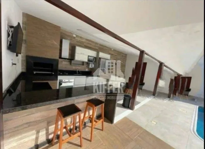 Casa de Alto Padrão em Camboinhas com 3 Suítes e Área Gourmet