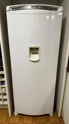 Geladeira Consul Facilite Frost Free com Dispenser de Água