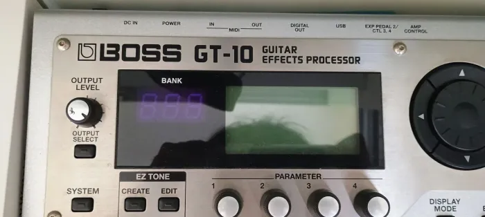 Pedaleira: Boss GT-10 Guitar Effects Processor