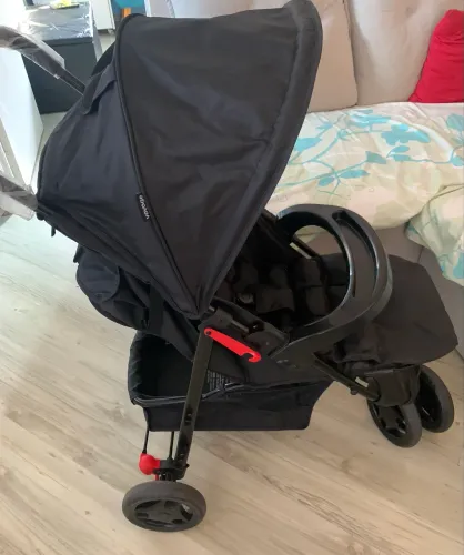 Carrinho de bebê voyage cor preto-conforto e praticidade