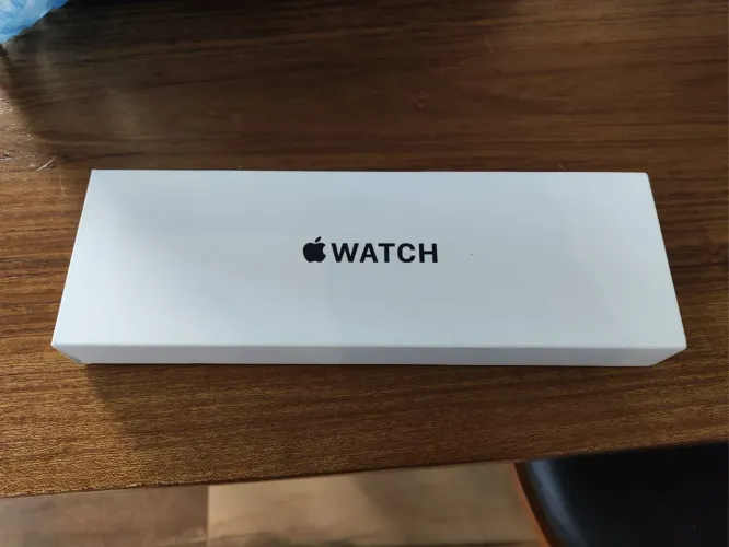 Apple Watch SE 44 mm 2024 - Midnight (Pulseira M/L) - Apenas 1 mês de uso!