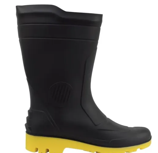 Botas de borracha cano médio pretas com sola amarela Pegaforte N°41