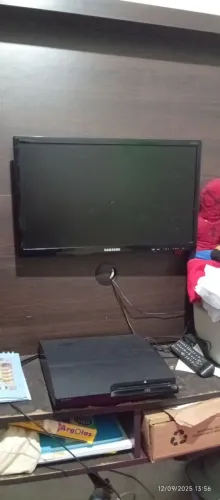 Vendo ps3 slim e tv de 16 pl. 