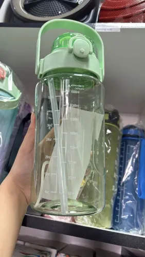 Garrafa de água de 1500ml com canudo