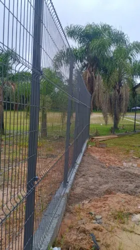 Instalação de cercamentos (alambrado, gradil, concertina, etc)