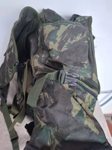 Mochila camuflada grande