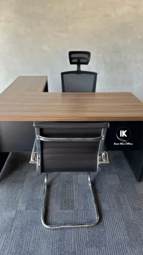 MESA DE ESCRITORIO 1.50x1.60 NG/PT - LOJA IKONMIXOFFICE