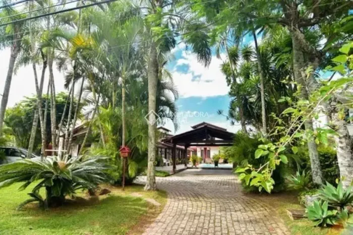 Pousada em Funcionamento em Jurerê Internacional - Oportunidade Única!