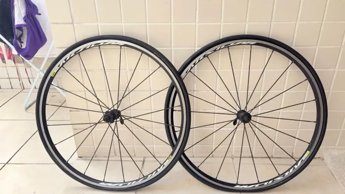 Roda Mavic + Pneus Continental