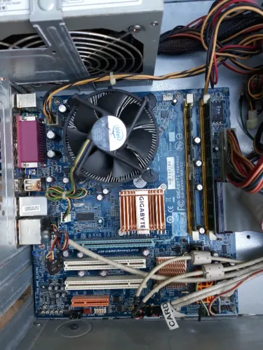 Placa mãe GIGABYTE FSB1066 - GA-945GCMX-S2