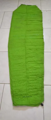 Colchonete Inflável Quechua medida 1,75 / 55 cm.