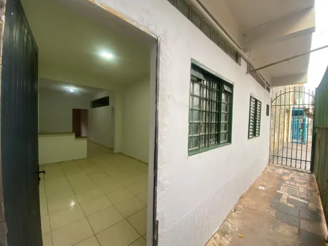 Aluguel - Casa Térrea na QS 06, Areal (ao lado da creche)