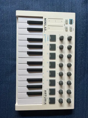 Controlador Arturia Minilab MKII 