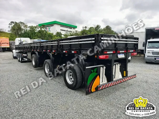 Carreta Semi Reboque Vanderléia 3 Eixos 14,30m Assoalho chapa de ferro c/ Pneus