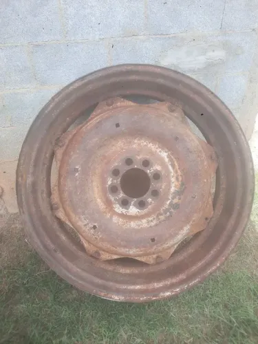 Roda agrícola Ford 13.6.38