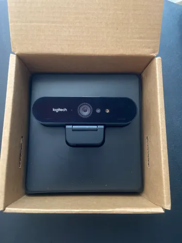 Webcam Logitech Brio 4K Pro - Ultra HD 4K, HDR, USB, para streaming/teleconferência
