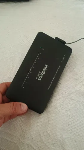 Switch Fast Ethernet de 8 portas Intelbras SF 800 Q+. <br>