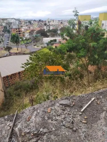 Terreno em Belo Horizonte, no bairro Santa Cruz, à venda.