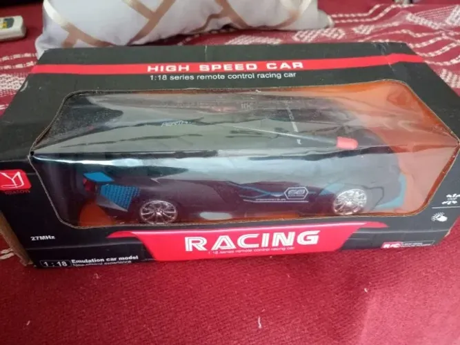 Produto Novo-Carro Esportivo-Sport Racing-Material resistente-cont remoto 5pilhas inclusas