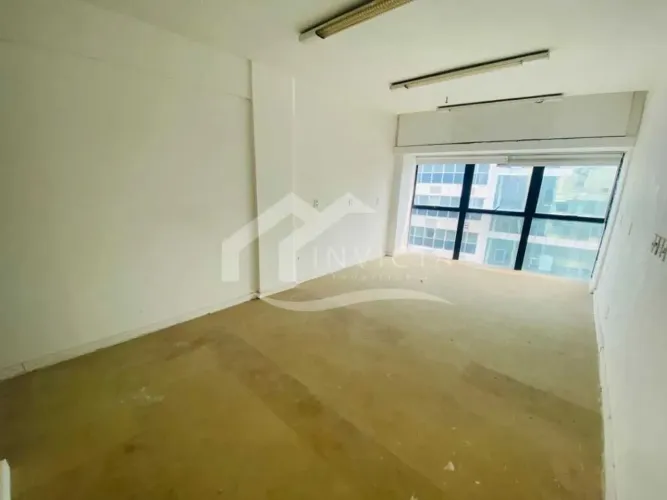 Ótima sala comercial com vaga, que será entregue reformada