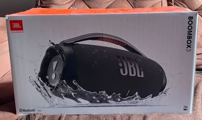 Vendo essa caixa boombox nova