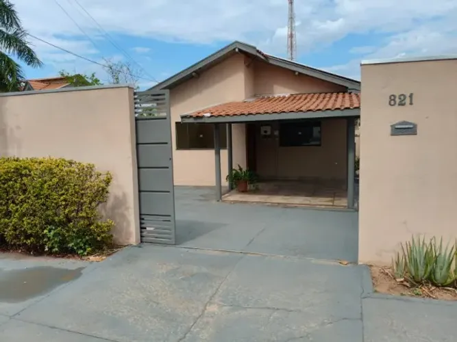 Casa à venda em Coxim - MS, 3 quartos, área gorumet, energia solar, melhor localização