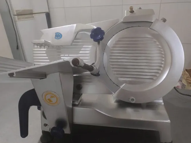 Fatiadora de Frios Gural GLP 300