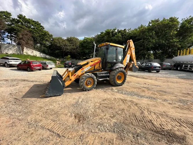 Retroescavadeira JCB 3C 2011 4X4 